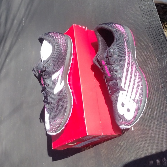 New Balance Women's Racing Spikeless Running Shoes - Picture 2 of 6